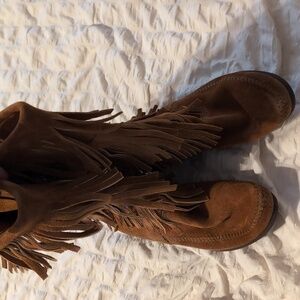 Minnetonka 3 layered fringe boot, size 7